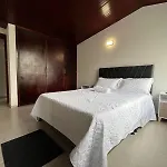 Casa Hotel Pontevedra - Cerca A La Clinica Shaio,