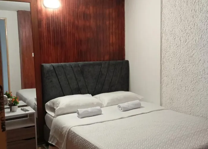 Casa Hotel Pontevedra - Cerca A La Clinica Shaio,