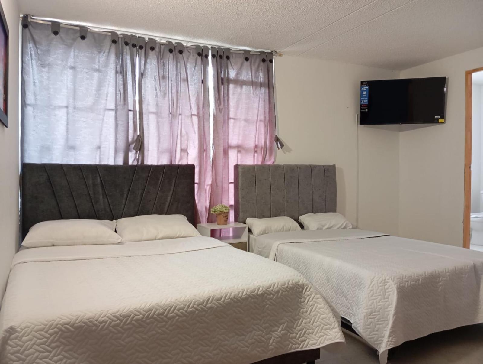 Casa Pontevedra - Cerca A La Clinica Shaio, * Bogotá
