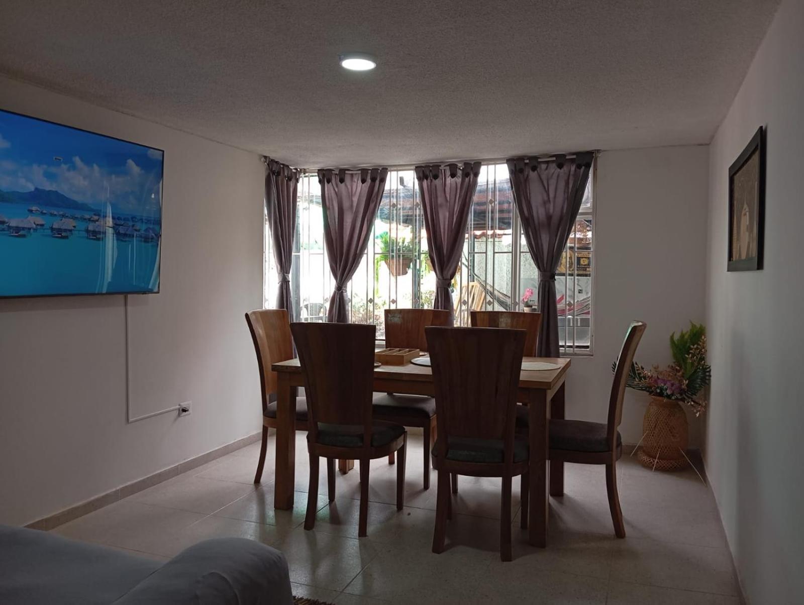 Casa Pontevedra - Cerca A La Clinica Shaio, * Bogotá